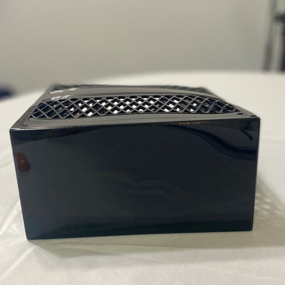 NWT LUNAMOON Smooth vented Mini hand/ crossbody bag - Size 7.5X7.25X3.75 - Picture 4 of 6